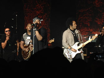 Left to right: Charlie “Red” Middleton (vocals), Isaiah Sharkey (guitar), D’Angelo, Jesse Johnson (guitar) performing at the Best Buy Theatre, 11 March 2015. Photo by author.