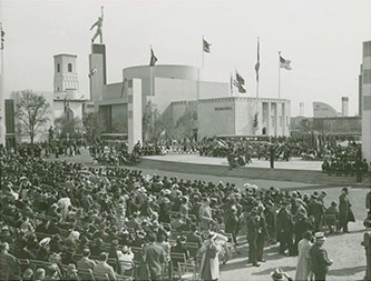 Romania Day at the New York World’s Fair, 1939-1940. Photographer unknown.