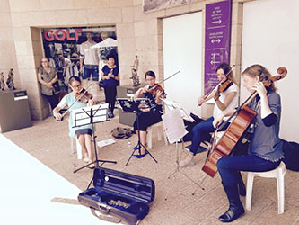 Alyssa and three friends playing in an amateur quartet at the Mamilla Mall in Jerusalem.