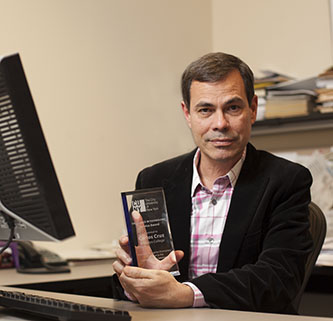 Carlos A. Cruz, the multimedia, instructional deisgn specialist and Blackboard/Sakai administrator at the Brooklyn College Library, showing his award. 